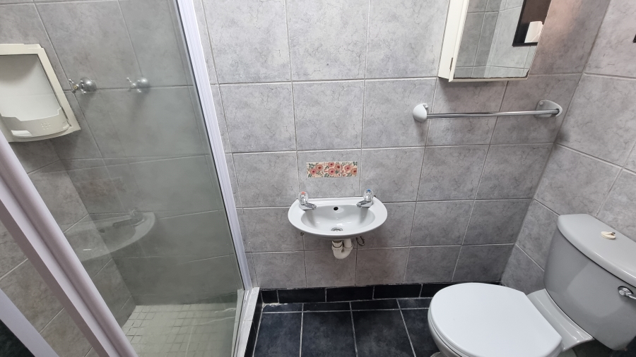 6 Bedroom Property for Sale in Lochnerhof Western Cape